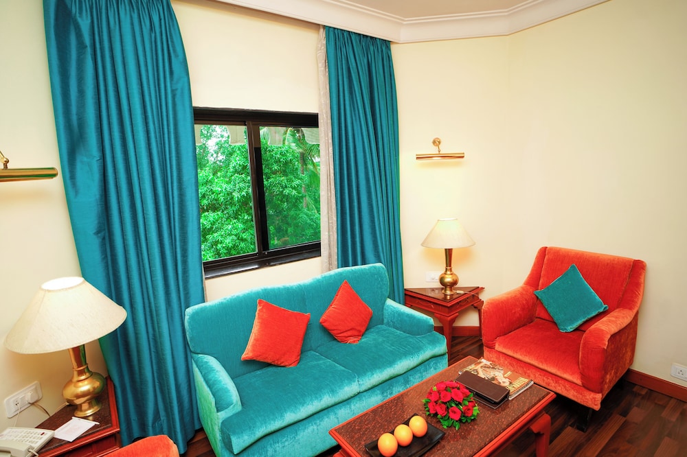 Executive Suite - Photo 5