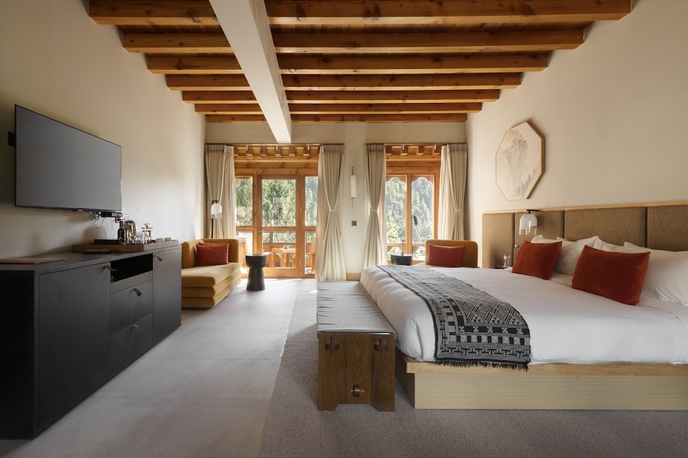 Junior Suite, 1 King Bed, Valley View