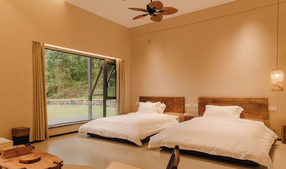 Superior Twin Room, Patio, Mountain View