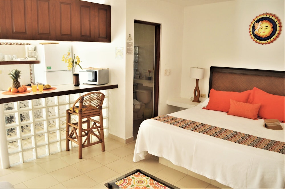 Deluxe Studio, 1 King Bed, Kitchenette