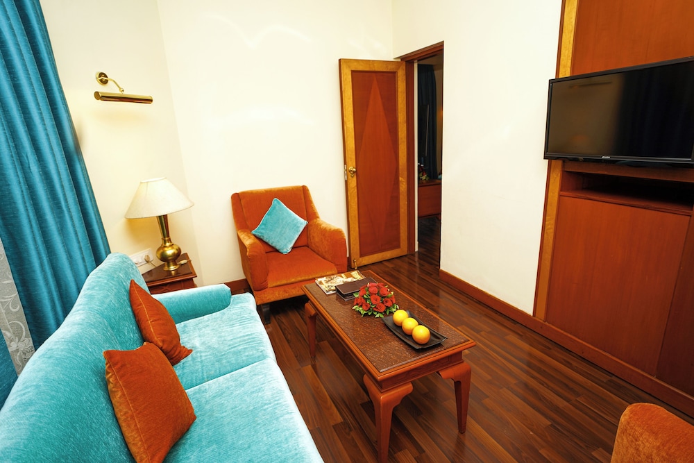Executive Suite - Photo 6