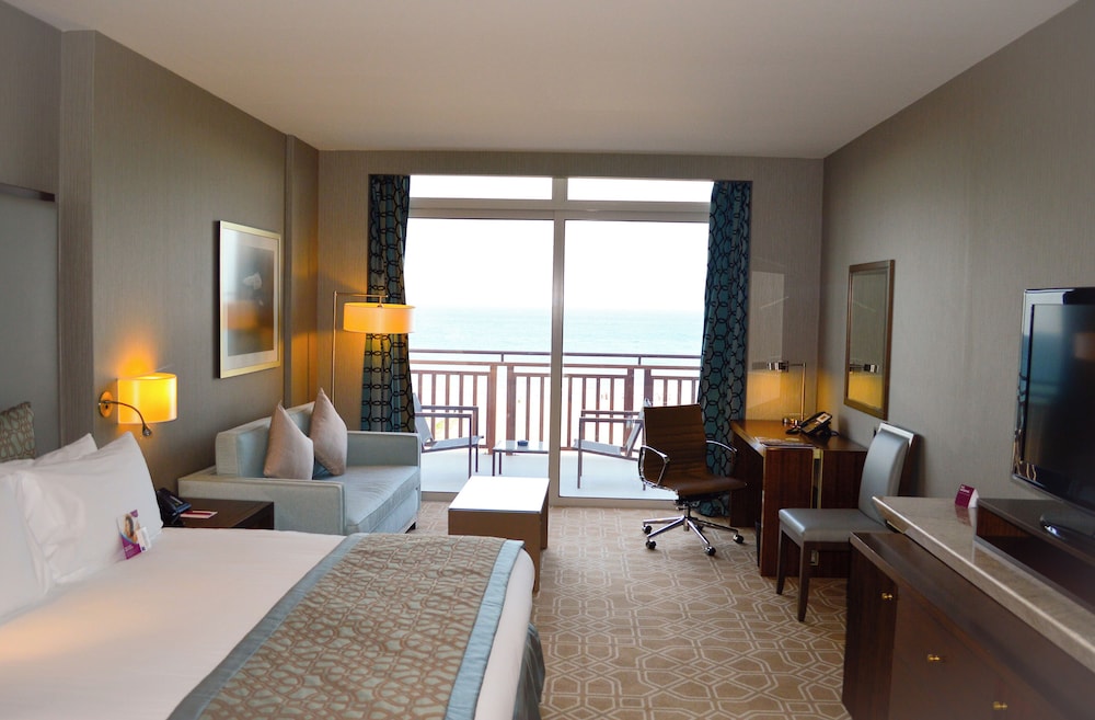 Standard Room, 1 King Bed, Balcony photo 3