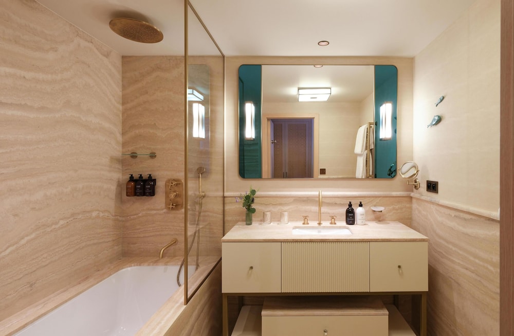 Premium Room - Photo 8