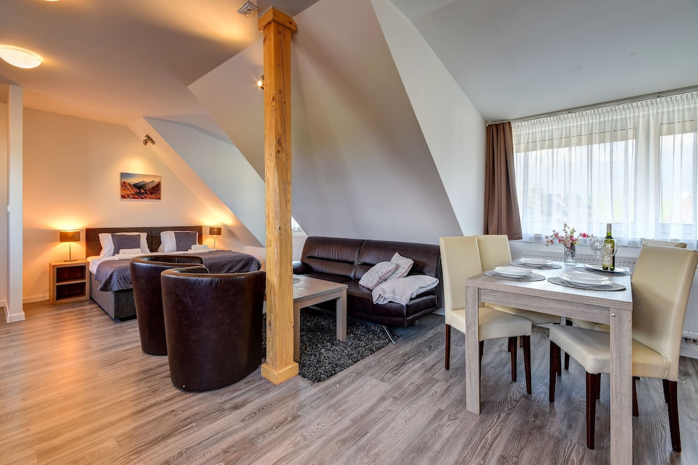 Studio Suite, Kitchenette, Hill View