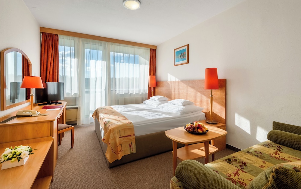 Triple Room, City View