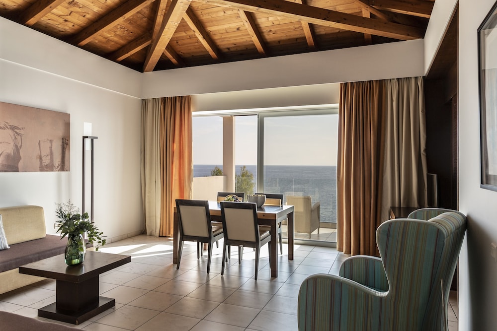 Suite Sea View with Indoor Jacuzzi photo 3