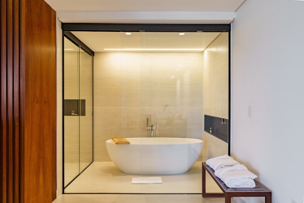 Luxury Room, Bathtub, Golf View - Photo 7