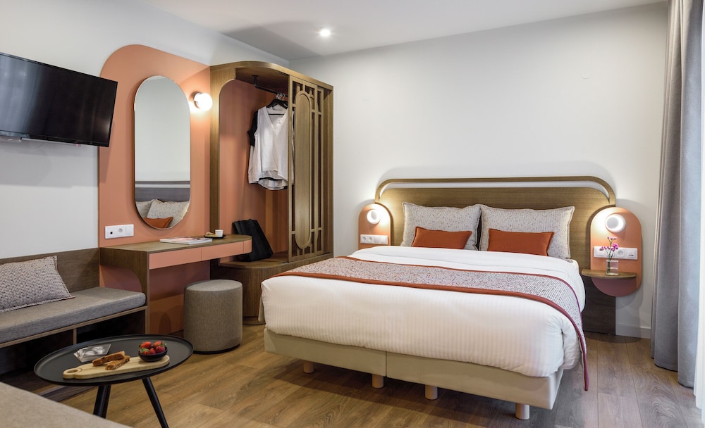 Deluxe Triple Room, City View