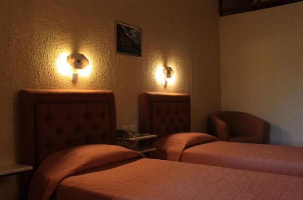 Double or Twin Room, Partial Sea View photo 2