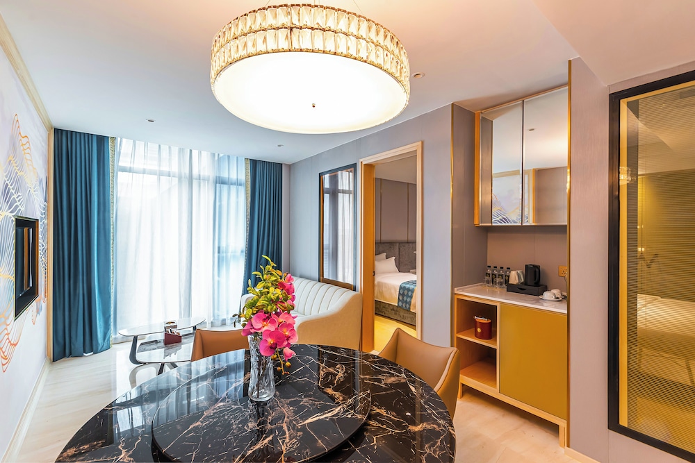 2-Bedroom Executive Suite - Photo 5