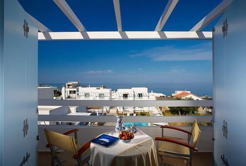 Superior Twin Room, Sea View photo 3