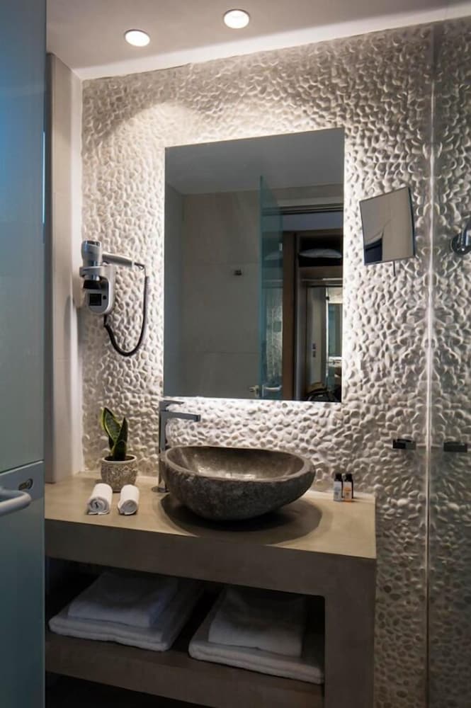 Deluxe Double Room, Private Pool - Photo 7