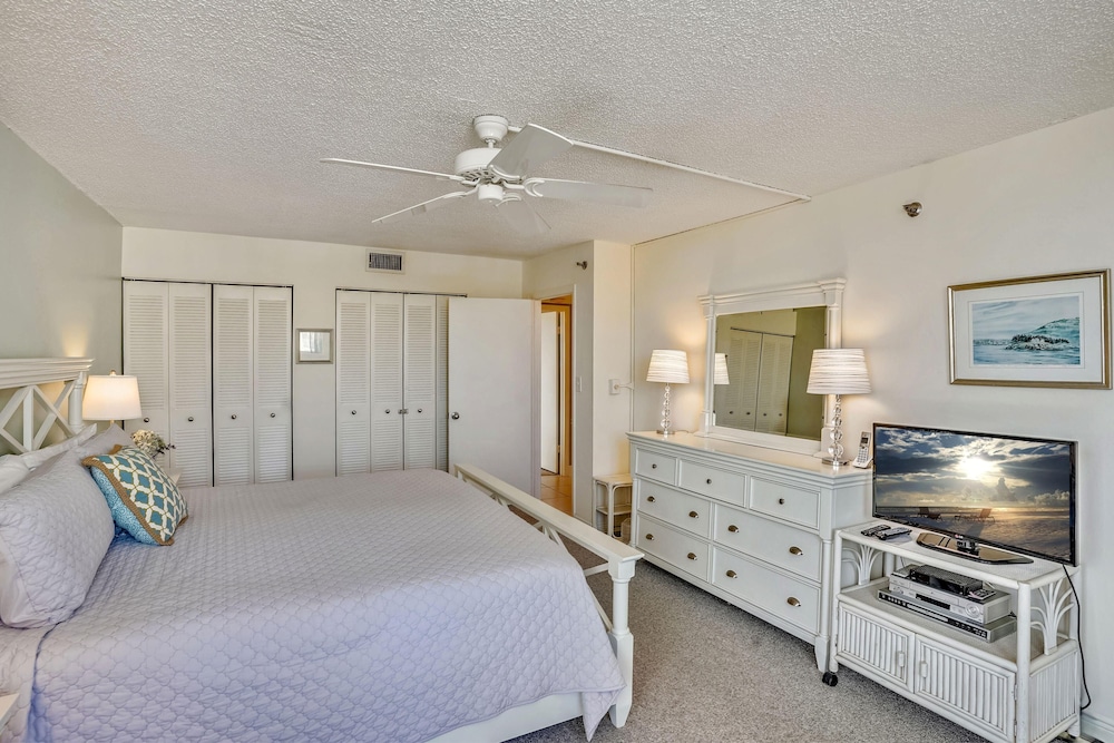 Condo, 1 King Bed with Sofa bed (Trillium 2C - Premier) photo 2