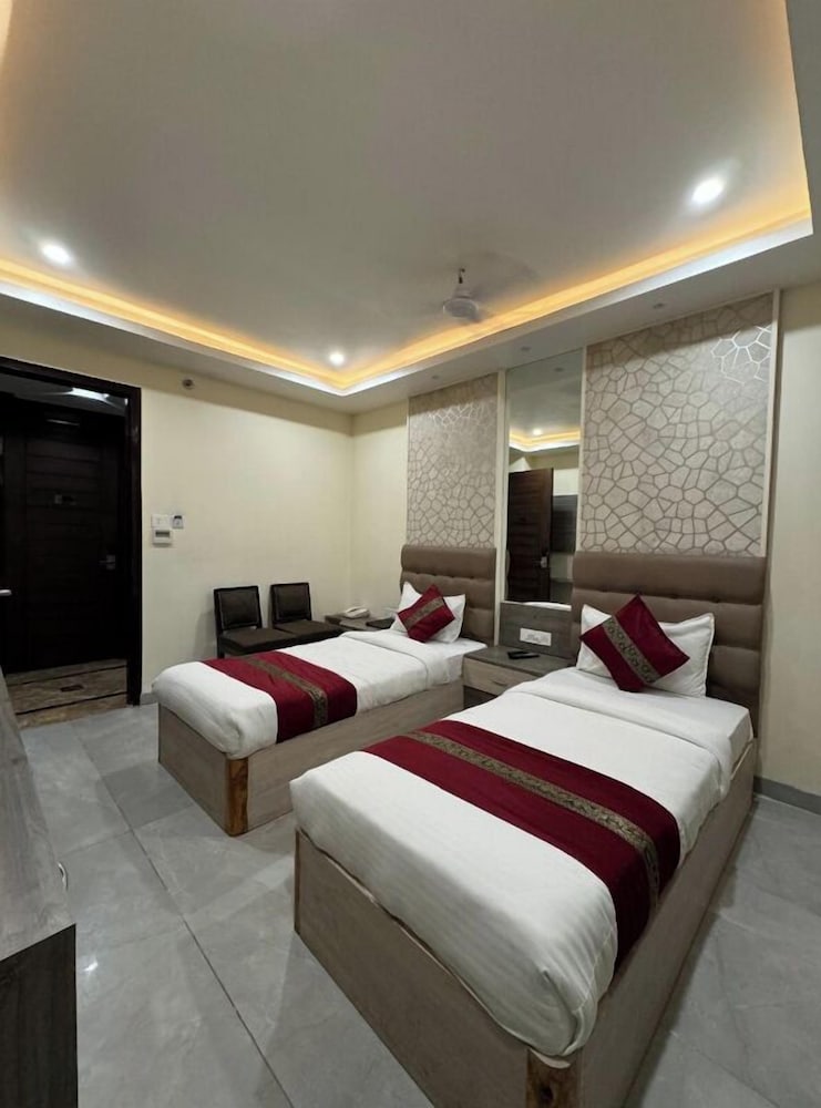 Deluxe Room - Photo 5
