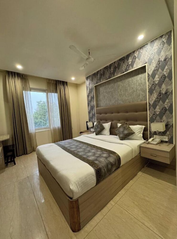 Deluxe Room - Photo 7
