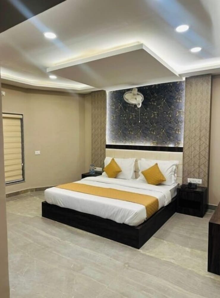 Deluxe Double Room, City View