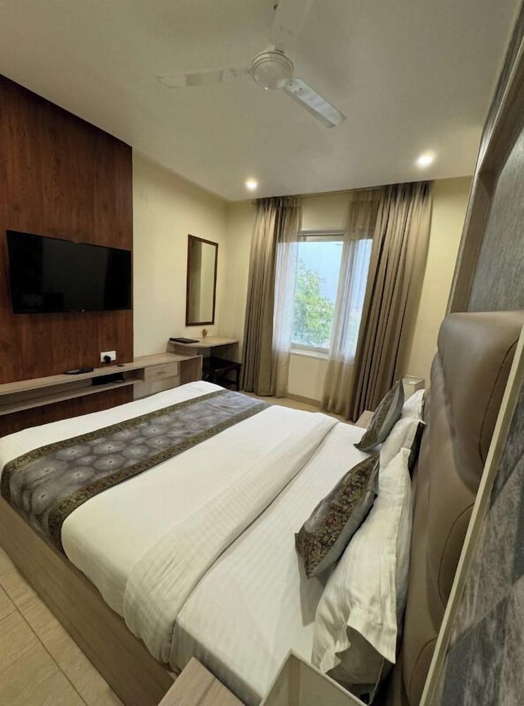 Deluxe Room - Photo 6