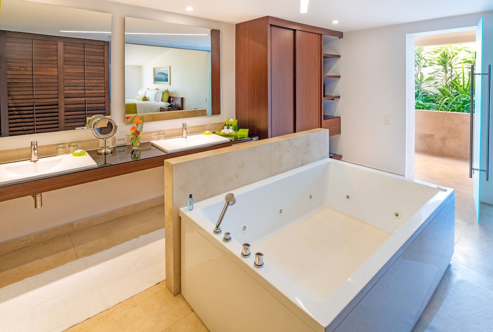 Presidential Suite, 1 King Bed (Coral)