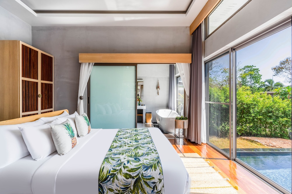 The Tropical Ocean Pool Villa - 2 bedrooms photo 2