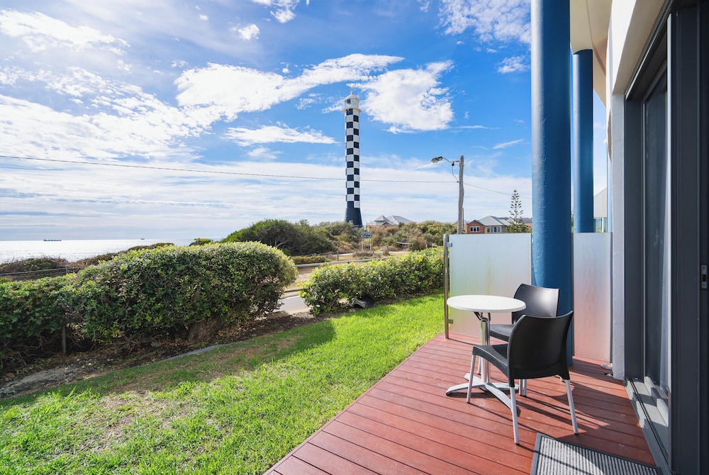Executive Room, 1 King Bed, Ocean View photo 2