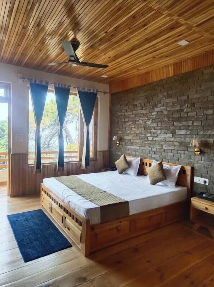 Deluxe Room - Photo 1