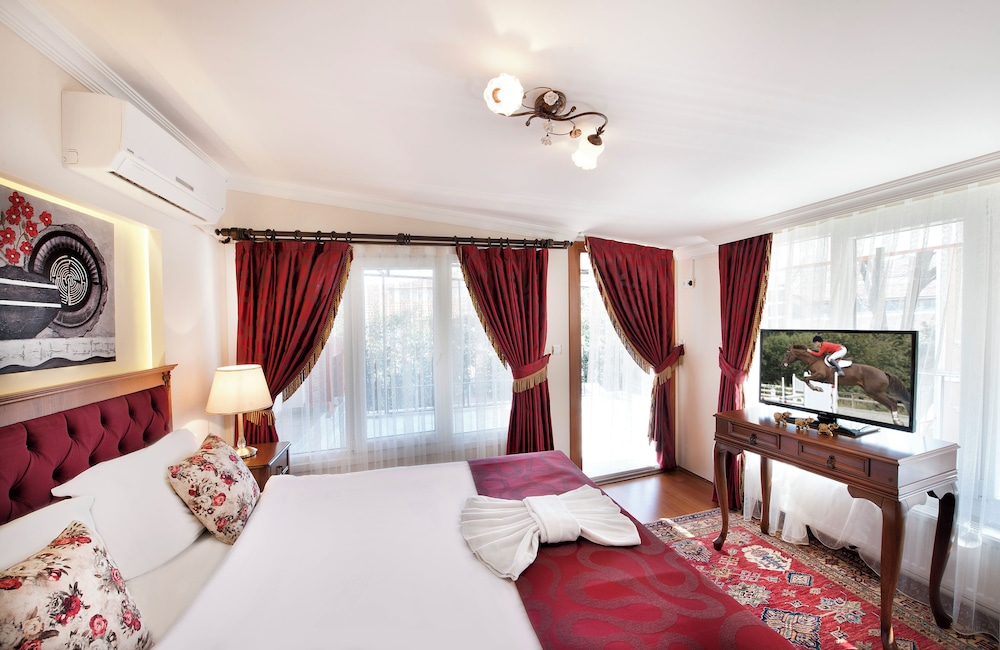Room, 2 Bedrooms, Balcony, Garden View photo 3