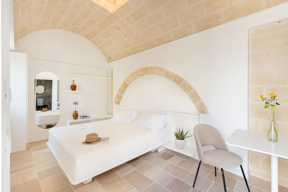 Superior Room, 1 King Bed, Private Pool, Garden View photo 2