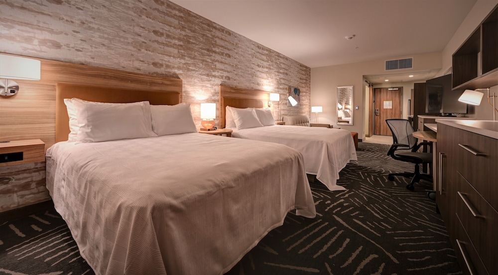 Studio Suite, 2 Queen Beds, Accessible (Roll-In Shower) - Photo 1