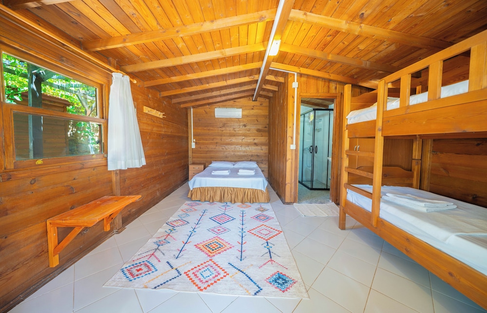 Classic Quadruple Room, 1 Bedroom, Non Smoking, Courtyard View