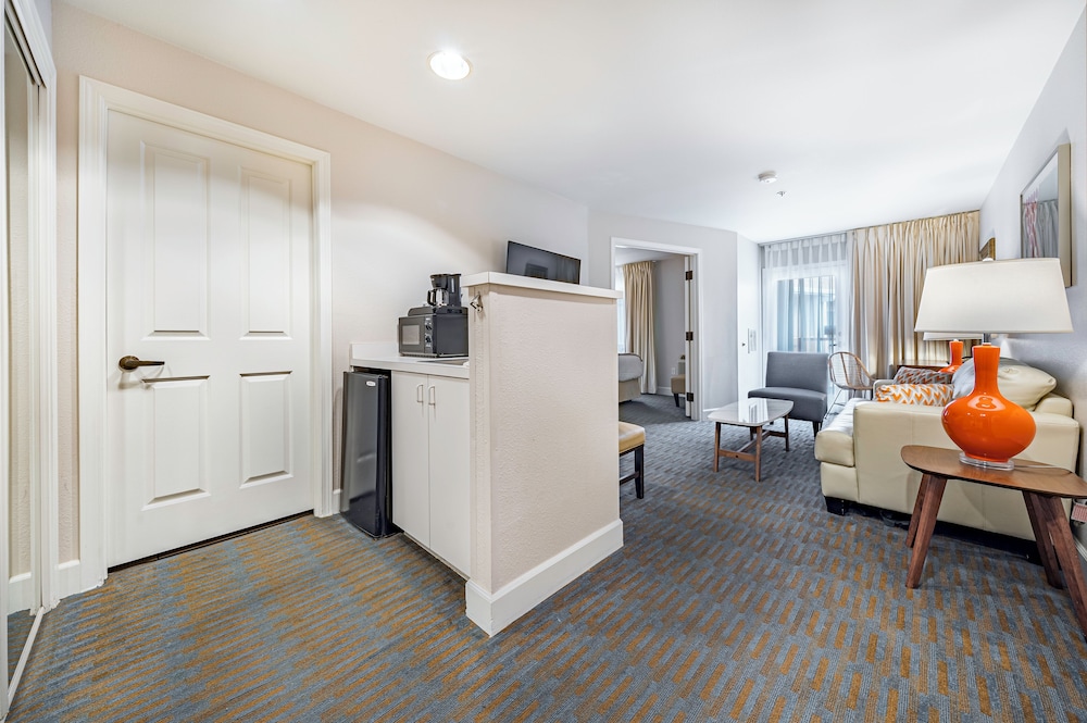 Suite, 2 Double Beds photo 2