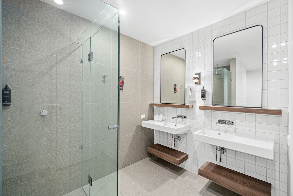 Luxury Suite, 1 King Bed - Photo 7