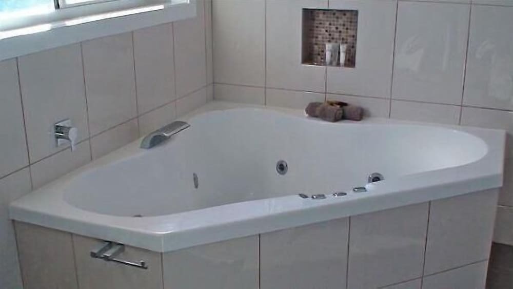 Standard Suite, 2 Bedrooms, Non Smoking, Kitchen (Curlew Villa - 6 Nights) photo 3