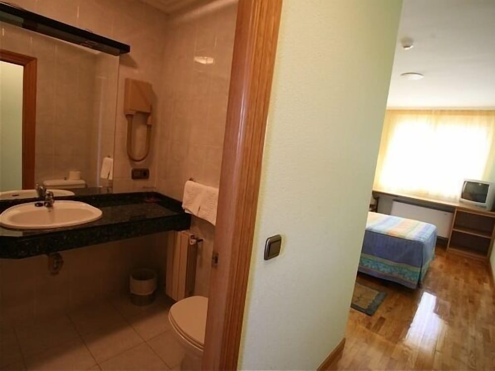 Double or Twin Room photo 3