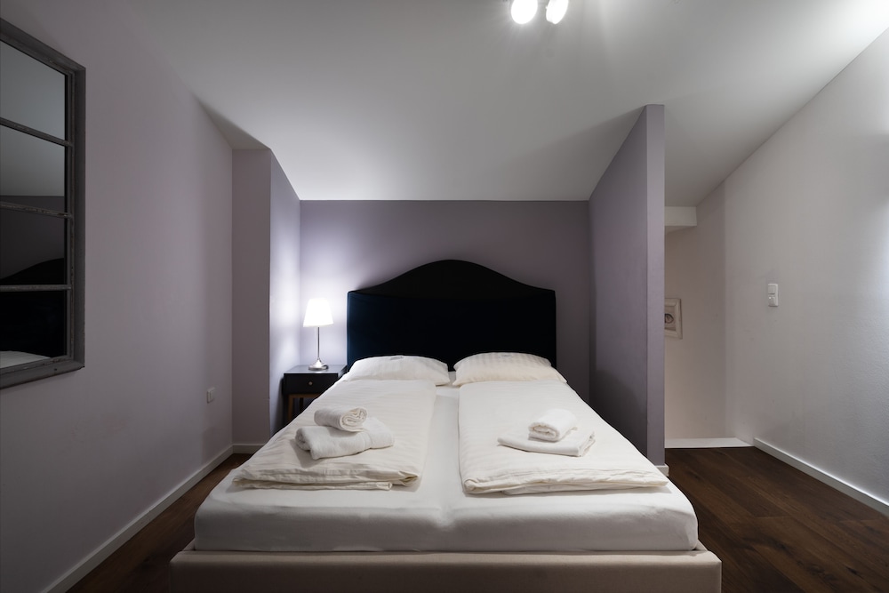 Suite - Photo 3