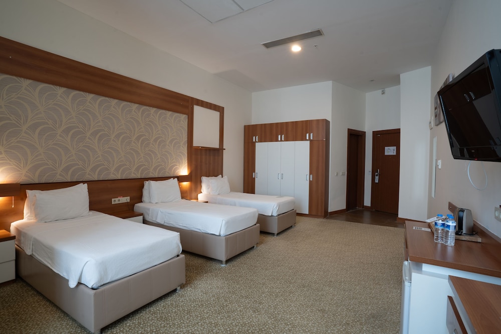 Basic Triple Room photo 1