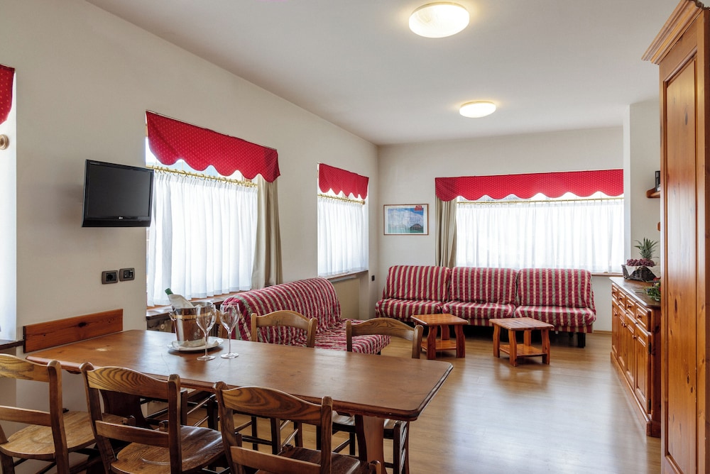 Classic Quadruple Room, 2 Bedrooms, Non Smoking, Hill View photo 2
