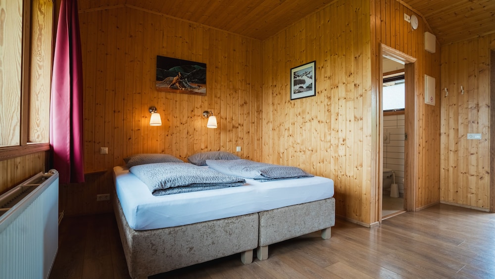 Triple Room, 3 Twin Beds, Private Bathroom photo 3