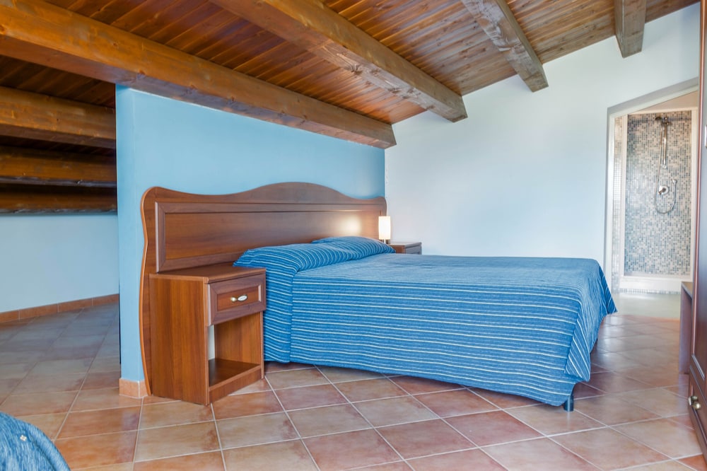 Standard Quadruple Room, Tower photo 3