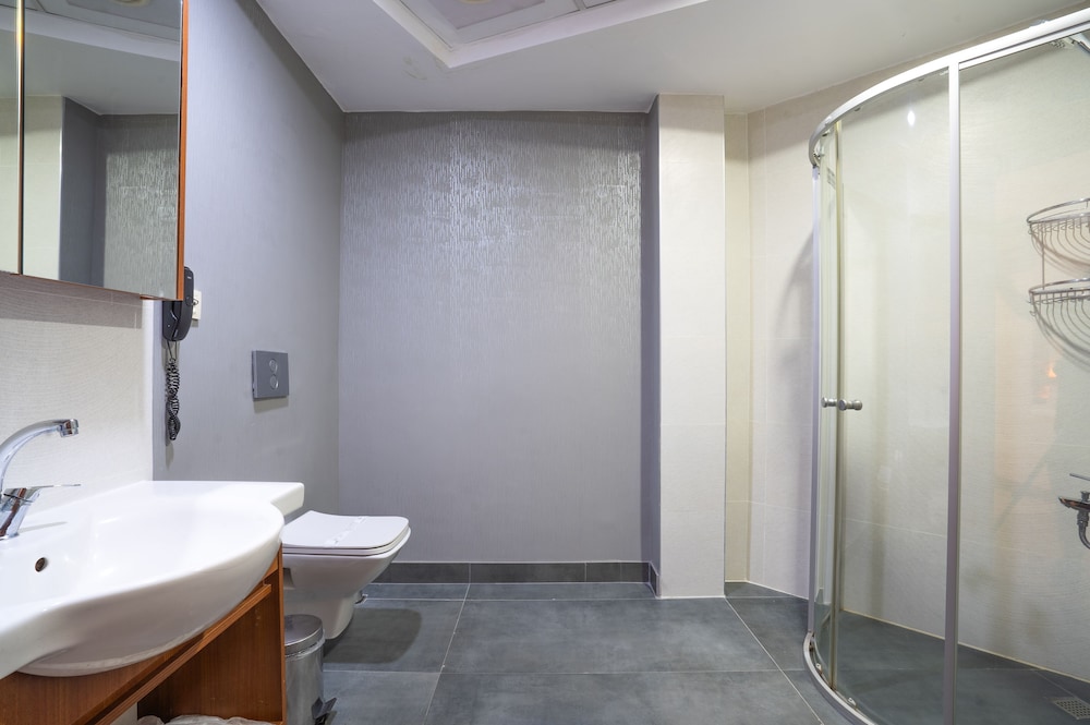 Basic Triple Room photo 3