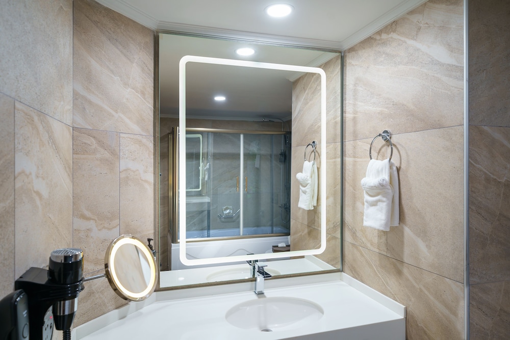 Family Suite (Land View) - Photo 4