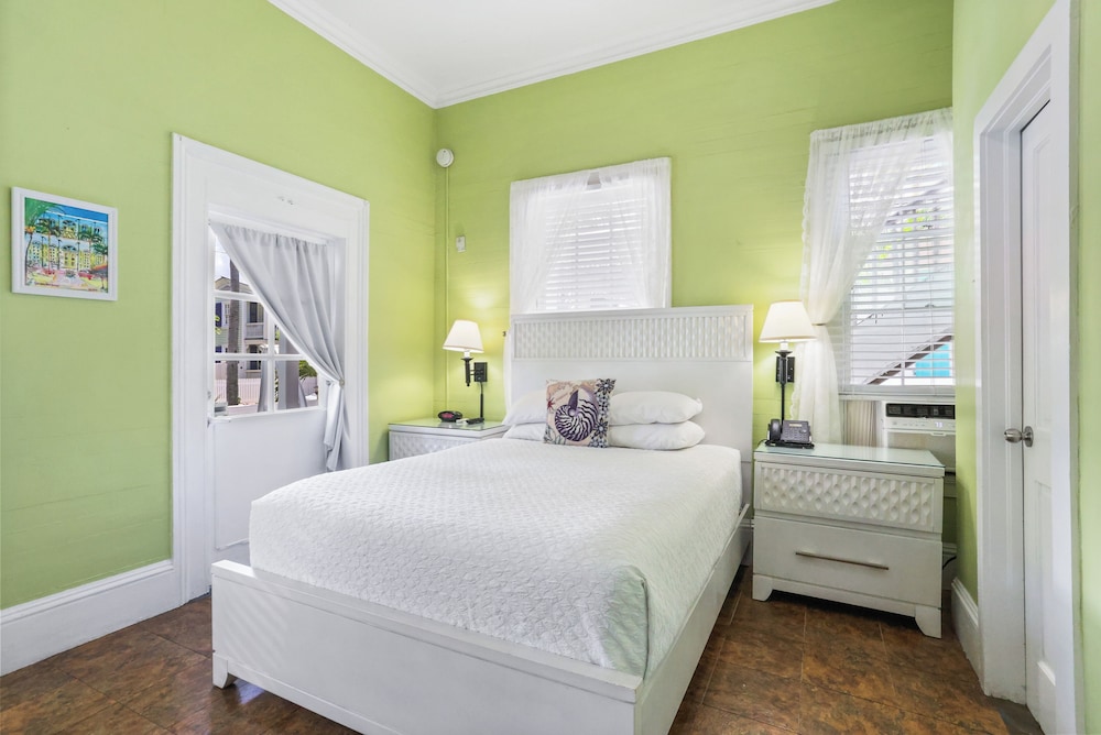 Junior Suite, 1 Queen Bed with Sofa bed, Non Smoking, Private Bathroom (Room 102)