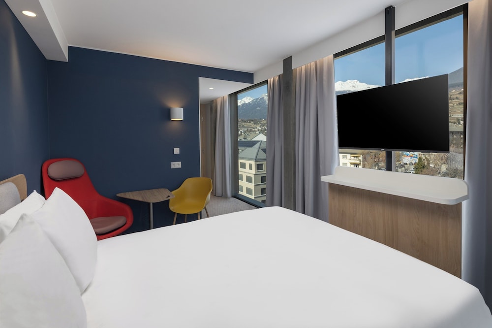 Suite, 1 Queen Bed with Sofa bed