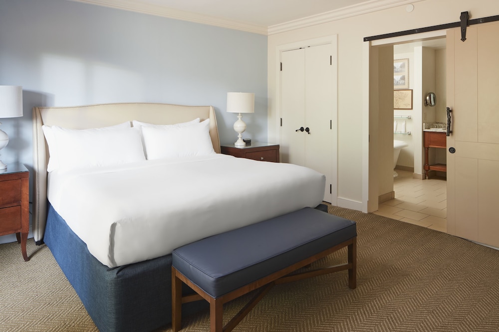Deluxe Room, 1 King Bed (Premium King Room)