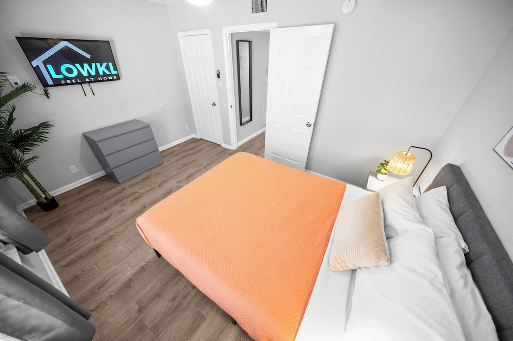 Premium 2-Bedroom Family Suite w/ Kitchen & Sofa Bed photo 2