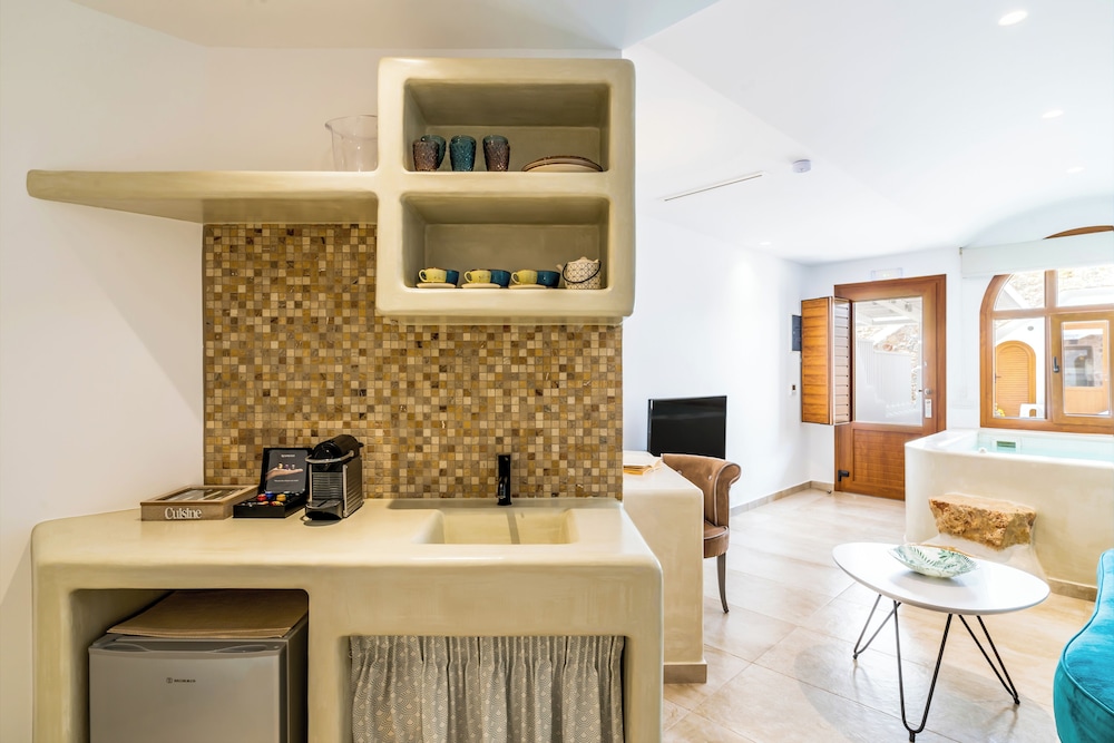 Standard Room with Indoor Hot Tub photo 3