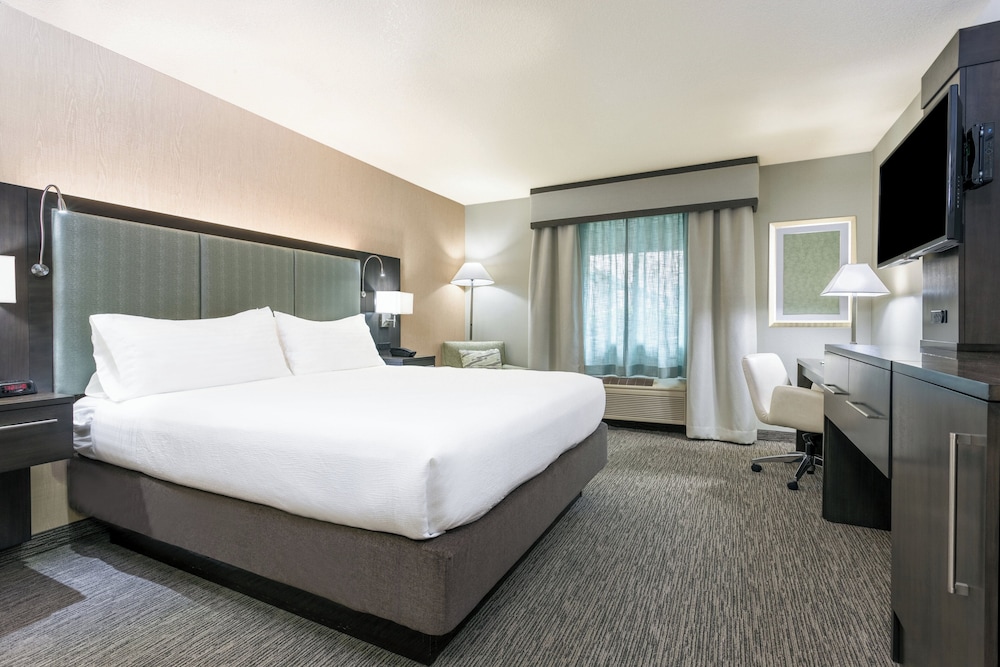 Suite, 1 King Bed (Top Floor)