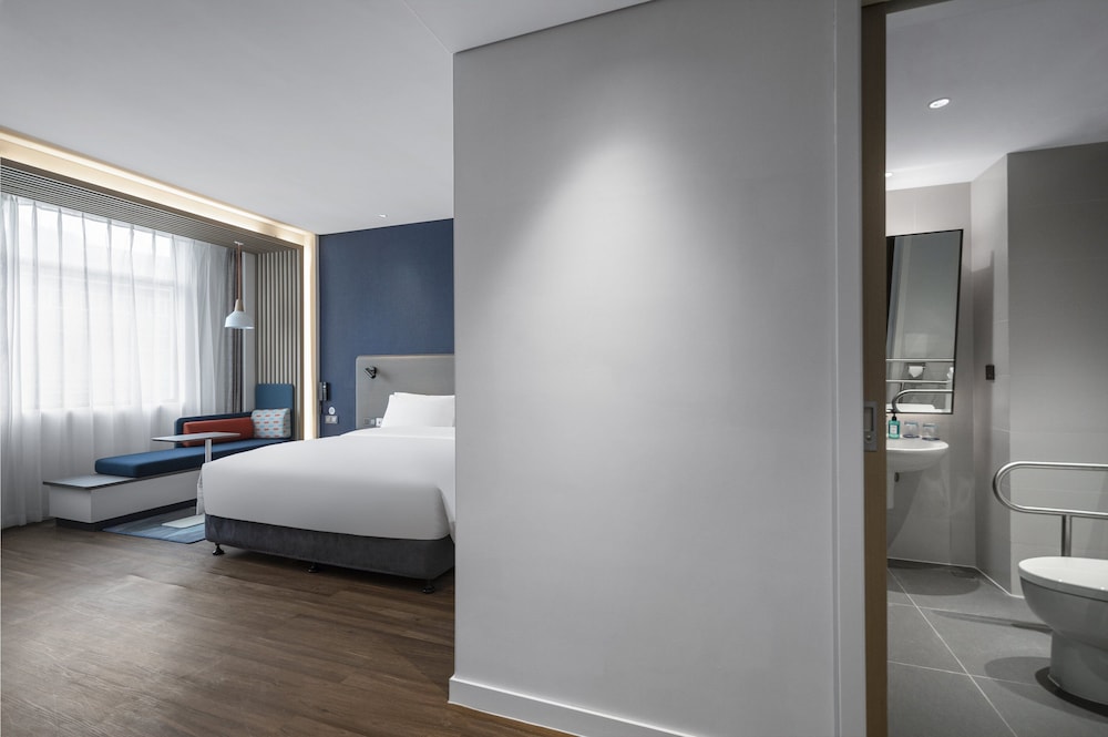 Standard Room, 1 King Bed, Accessible - Photo 1