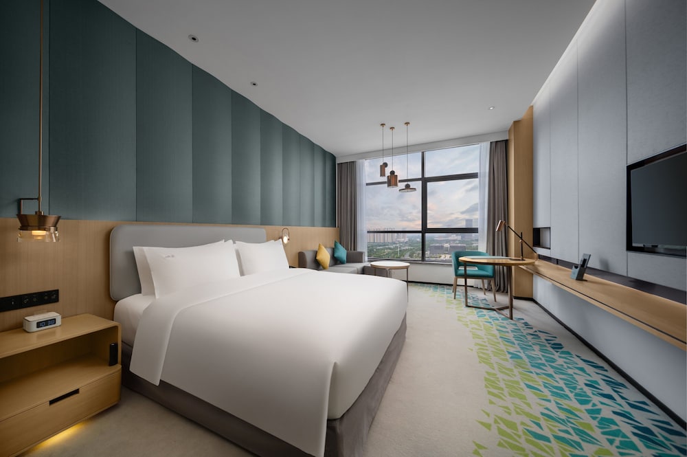 Standard Room, 1 King Bed, Lake View - Photo 2