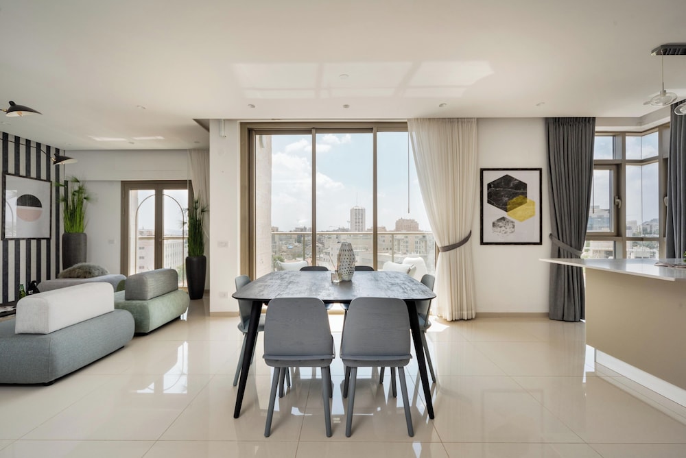 Presidential Apartment, 2 Bedrooms, City View photo 1