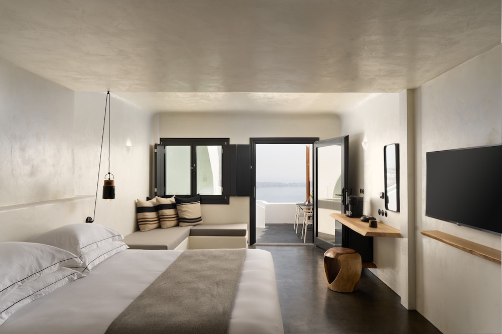 Superior Room with Caldera View & Outdoor Hot Tub - Photo 2